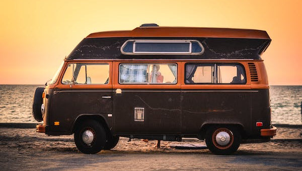 Full Guide to Choose A TV for Campervan? Best 5 TVs for You